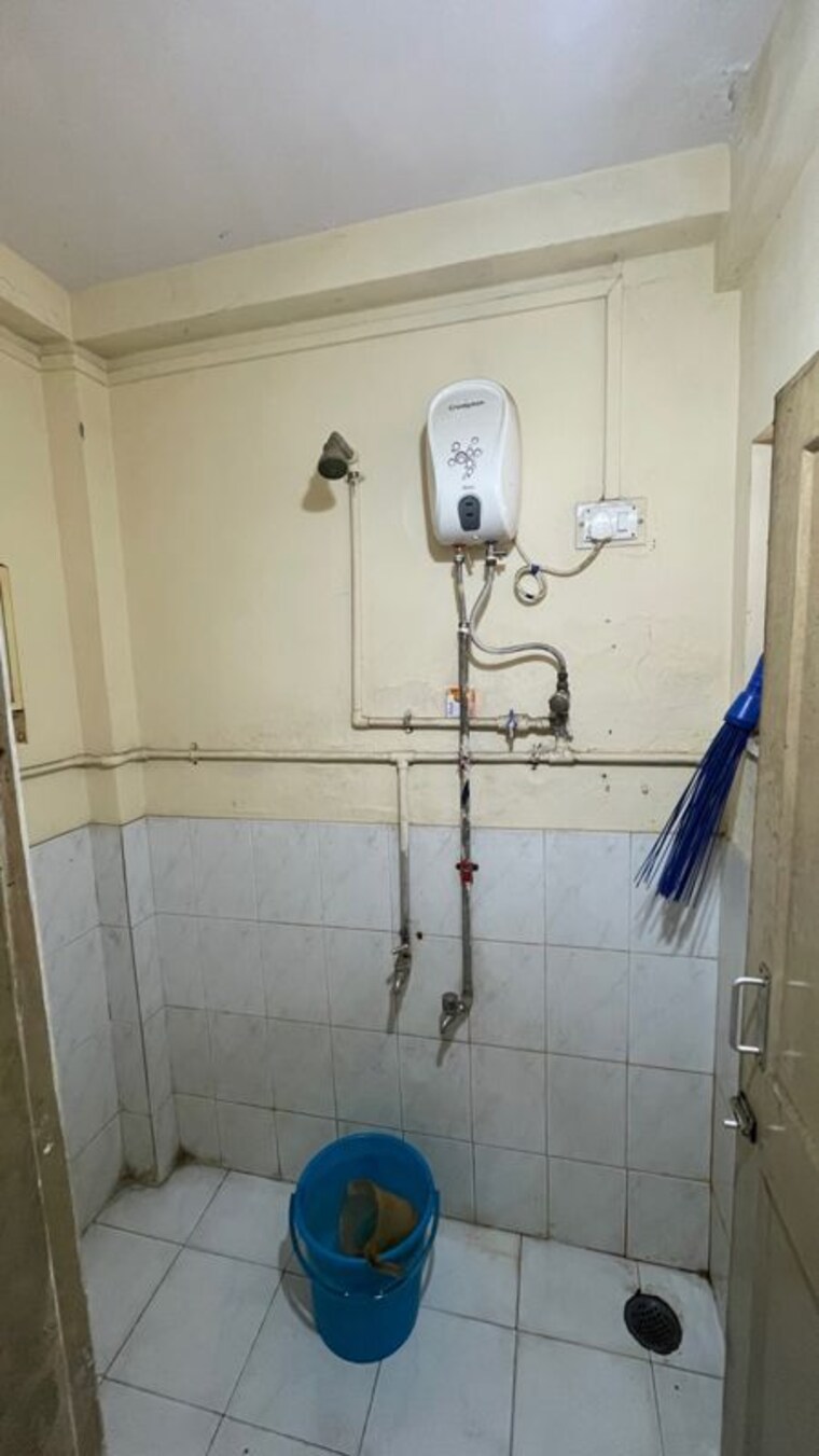 Bathroom, nisarg-chs-goregaon-east 1 Bedroom 655 Sq.Ft. Apartment In Goregaon East Mumbai 10345243