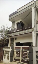 4 BHK + Pooja Room,Servant Room,Study Room,Extra Room,Basement,Store Room 250 Sq.Yd. Independent House in Sector 17
