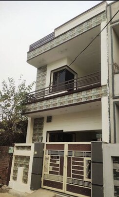 4 BHK + Pooja Room,Servant Room,Study Room,Extra Room,Basement,Store Room Independent House For Sale in Sector 17