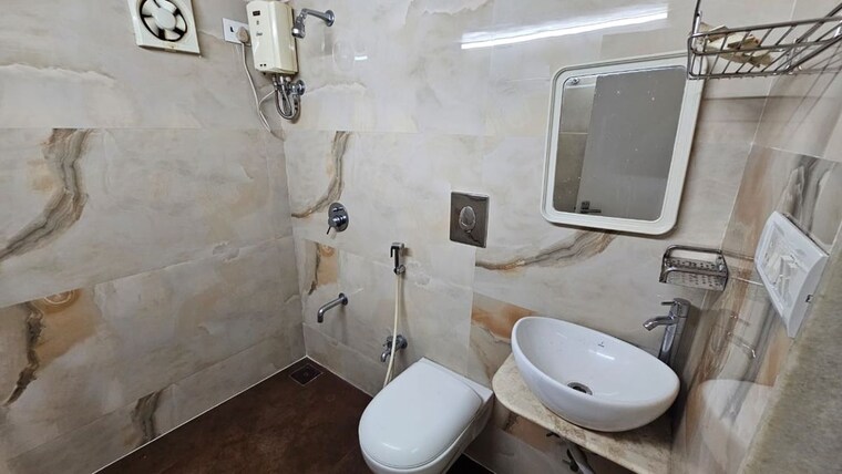 Bathroom, himalaya-apartment-worli 2 Bedroom 800 Sq.Ft. Apartment In Worli Mumbai 10345300