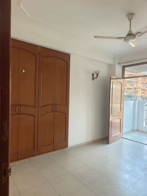 Room in 3 BHK Apartment at Sector 12 Dwarka – for Rent