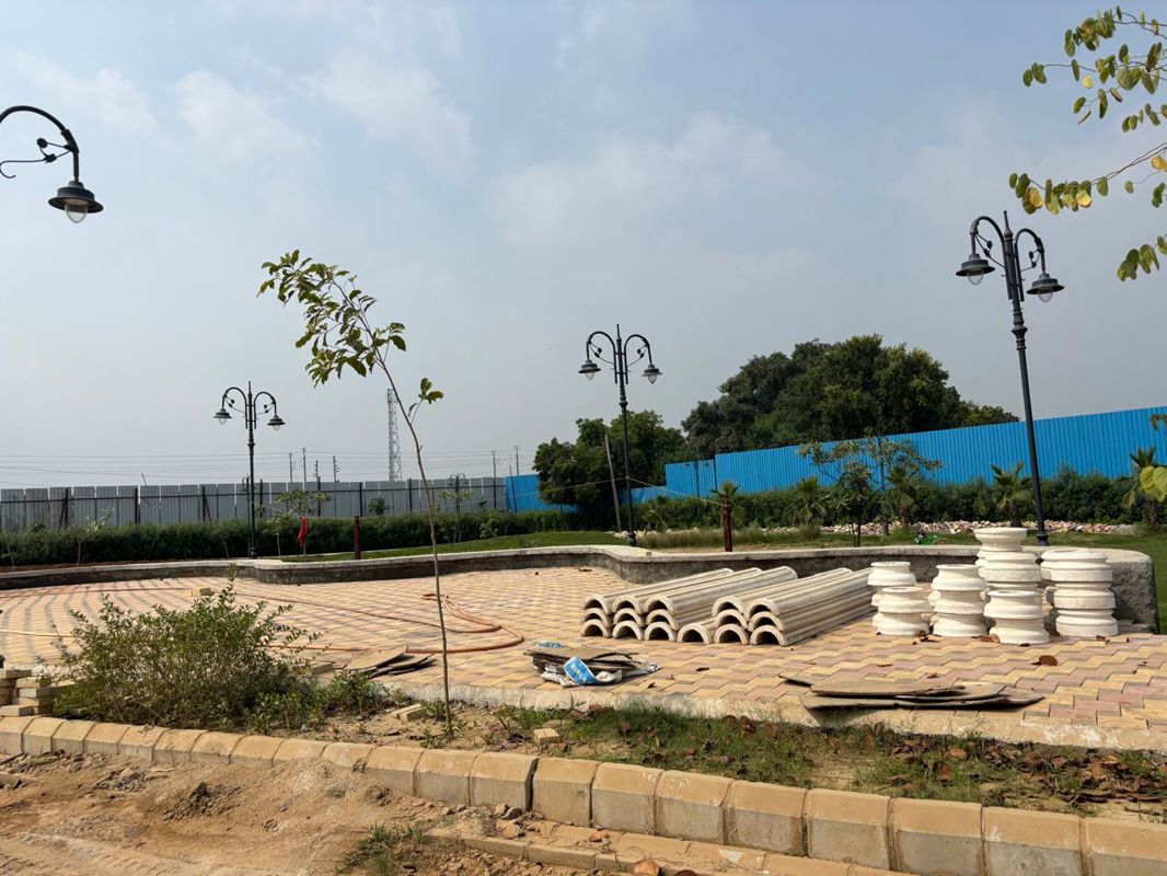 Plot For Sale in Sector 78