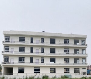  Showroom For Rent in Sector 82