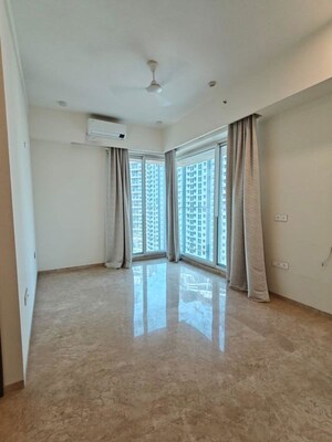 Room in 4 BHK Apartment at Raheja Imperia, Worli – for Rent