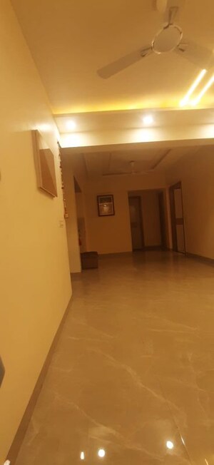 Room in 4 BHK Apartment at Sector 12 Dwarka – for Rent