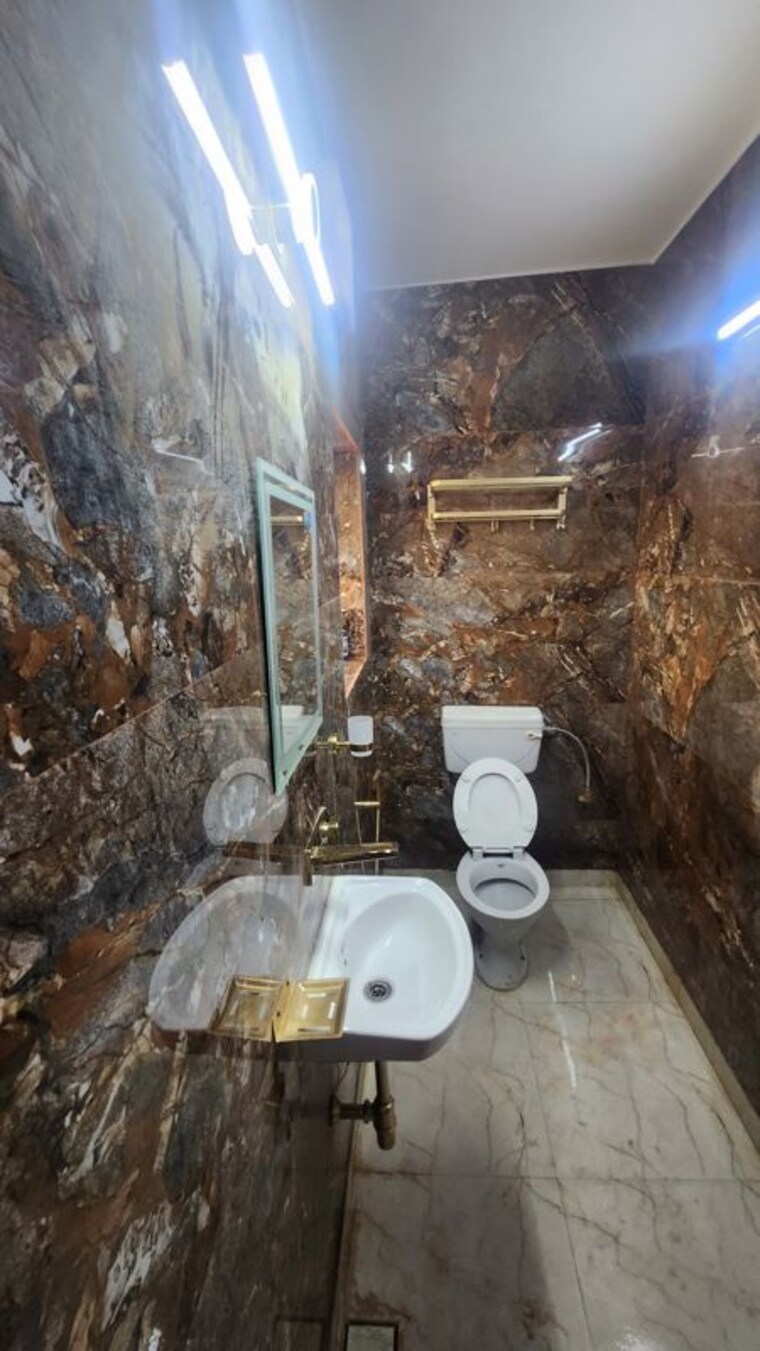 Bathroom, vasant vihar 1 RK 600 Sq.Yd. Builder Floor In Vasant Vihar Delhi 10345338
