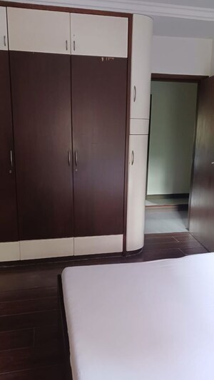Room in 2 BHK Apartment at Breach Candy – for Rent