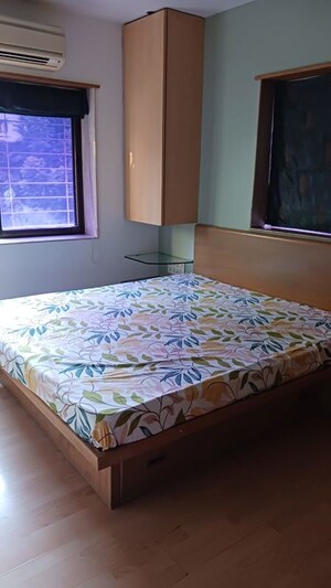 Bedroom in 2 BHK Apartment at Breach Candy – for Rent