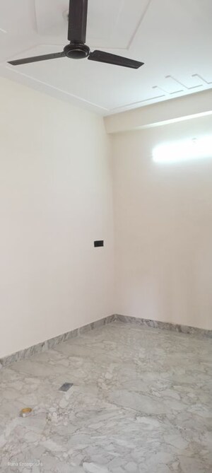Room in 2 BHK Apartment at Dharam Colony – for Rent