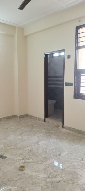 Room in 2 BHK Apartment at Dharam Colony – for Rent