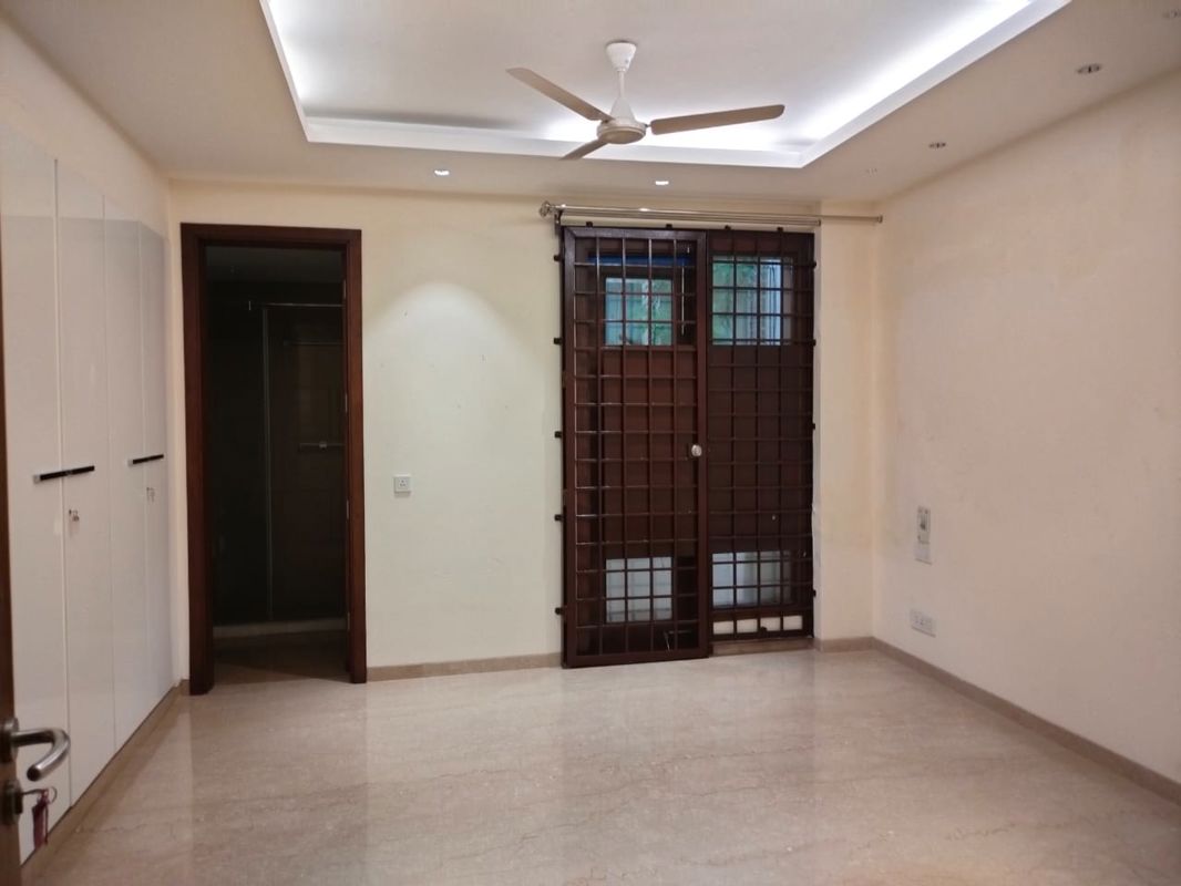 4 BHK + Pooja Room,Servant Room,Study Room,Extra Room Builder Floor For Rent in Vasant Vihar