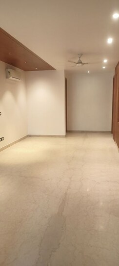 4 BHK + Servant Room Builder Floor For Rent in DLF City Phase IV