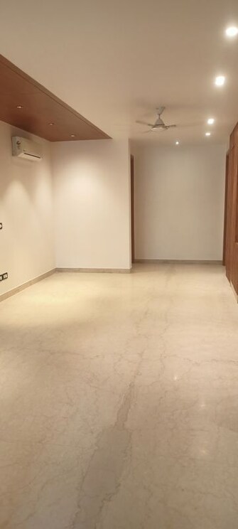 4 BHK + Servant Room 2500 Sq.Ft. Builder Floor in DLF City Phase IV