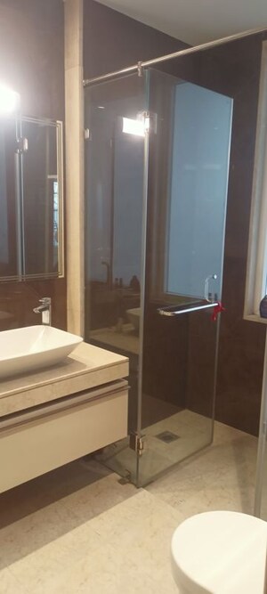 Bedroom in 4 BHK Builder Floor at DLF City Phase IV, Dlf Phase iv – for Rent