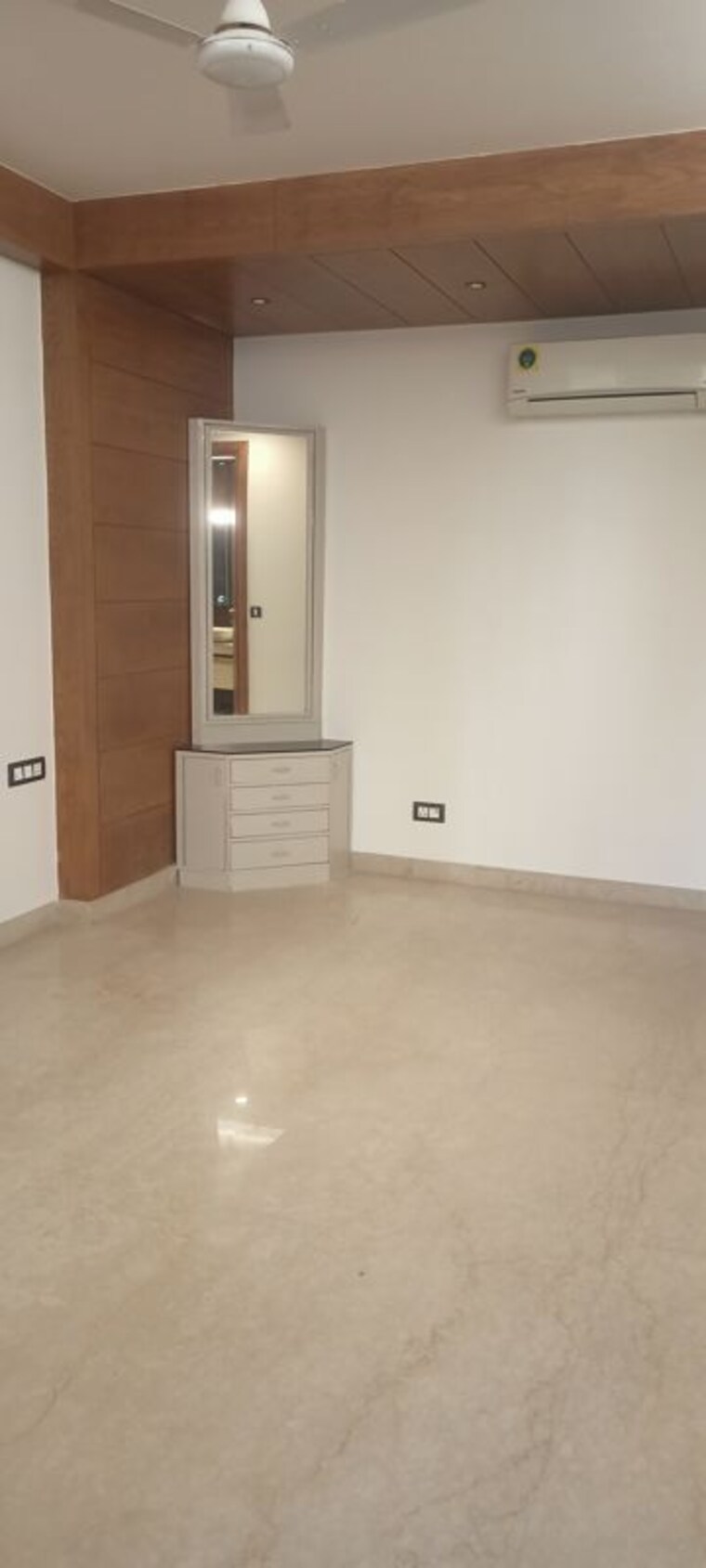 Room, dlf-city-phase-iv 4 Bedroom 2500 Sq.Ft. Builder Floor In Dlf Phase iv Gurgaon 10345411
