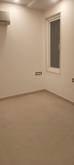 Room in 4 BHK Builder Floor at DLF City Phase IV, Dlf Phase iv – for Rent