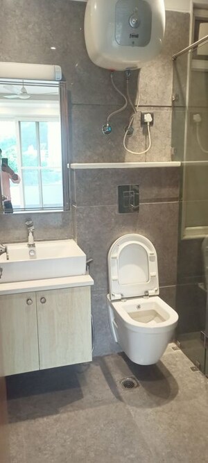 Bathroom in 4 BHK Builder Floor at DLF City Phase IV, Dlf Phase iv – for Rent