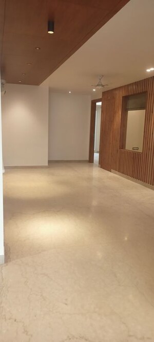 Room in 4 BHK Builder Floor at DLF City Phase IV, Dlf Phase iv – for Rent
