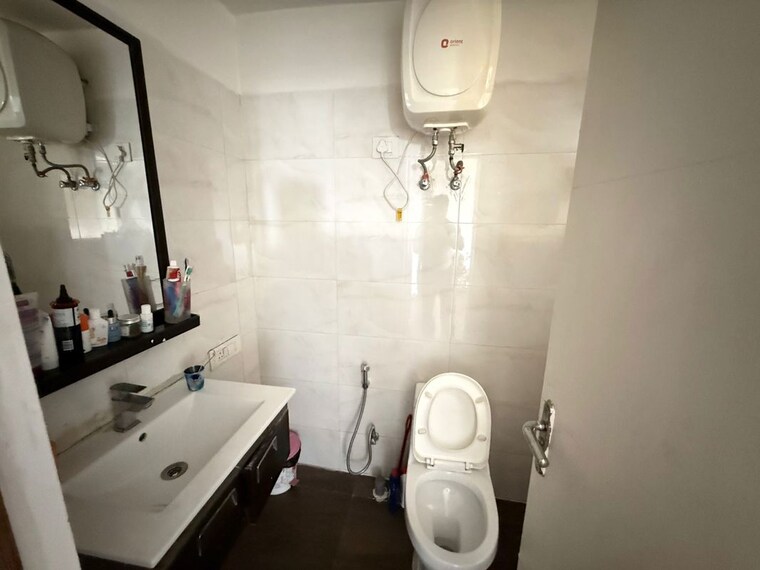 Bathroom, tulip-violet 3 Bedroom 1578 Sq.Ft. Apartment In Sector 69 Gurgaon 10345403