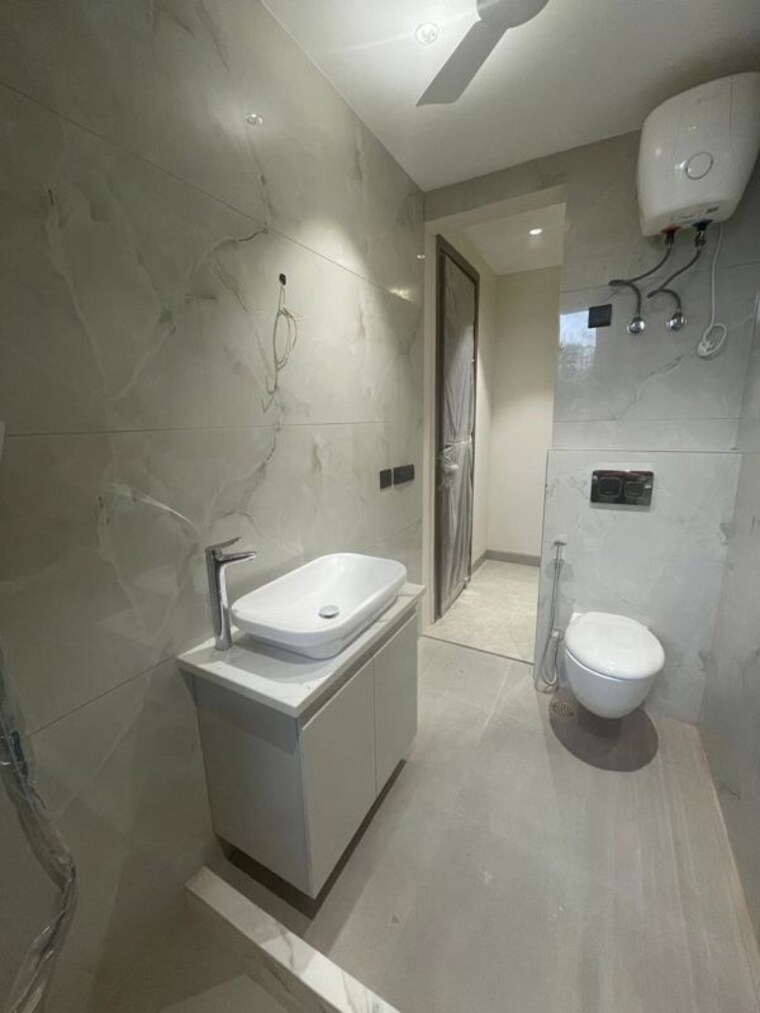 Bathroom, mohit-house 1 RK 600 Sq.Ft. Builder Floor In Sushant Lok I Gurgaon 10345441