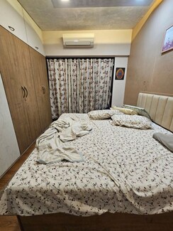 2 BHK + Pooja Room Apartment For Rent in Borivali West