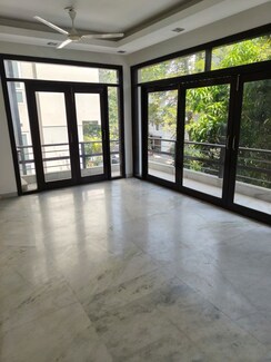 3 BHK + Servant Room Builder Floor For Rent in Defence Colony