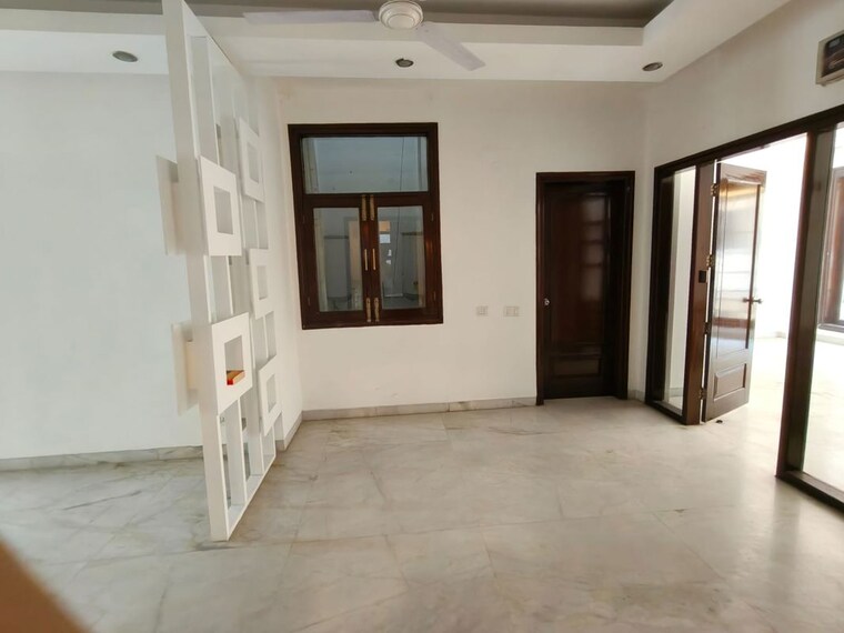 Room, defence colony 3 Bedroom 1800 Sq.Ft. Builder Floor In Defence Colony Delhi 10345504