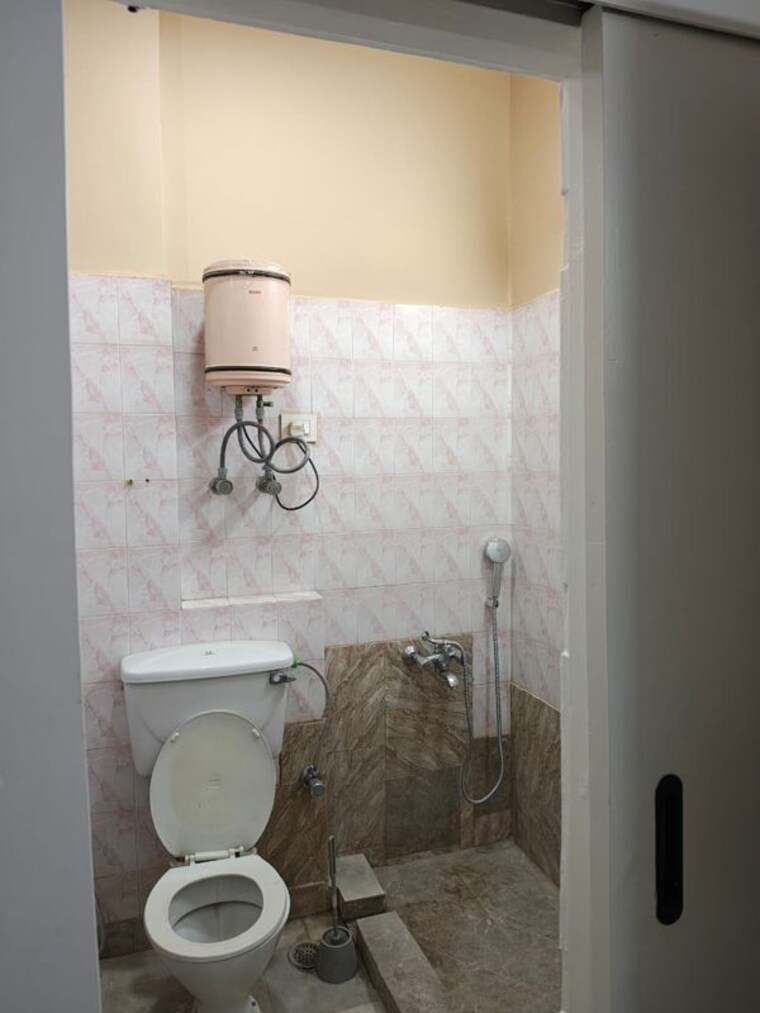 Bathroom, mayfield garden 2 Bedroom 1210 Sq.Ft. Builder Floor In Mayfield Garden Gurgaon 10345500