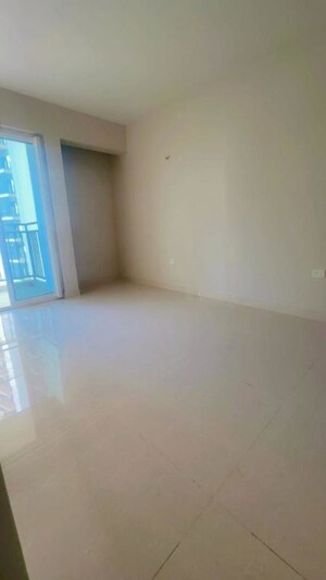 Room in 3 BHK Apartment at Eldeco Live By The Greens, Sector 150 – for Sale