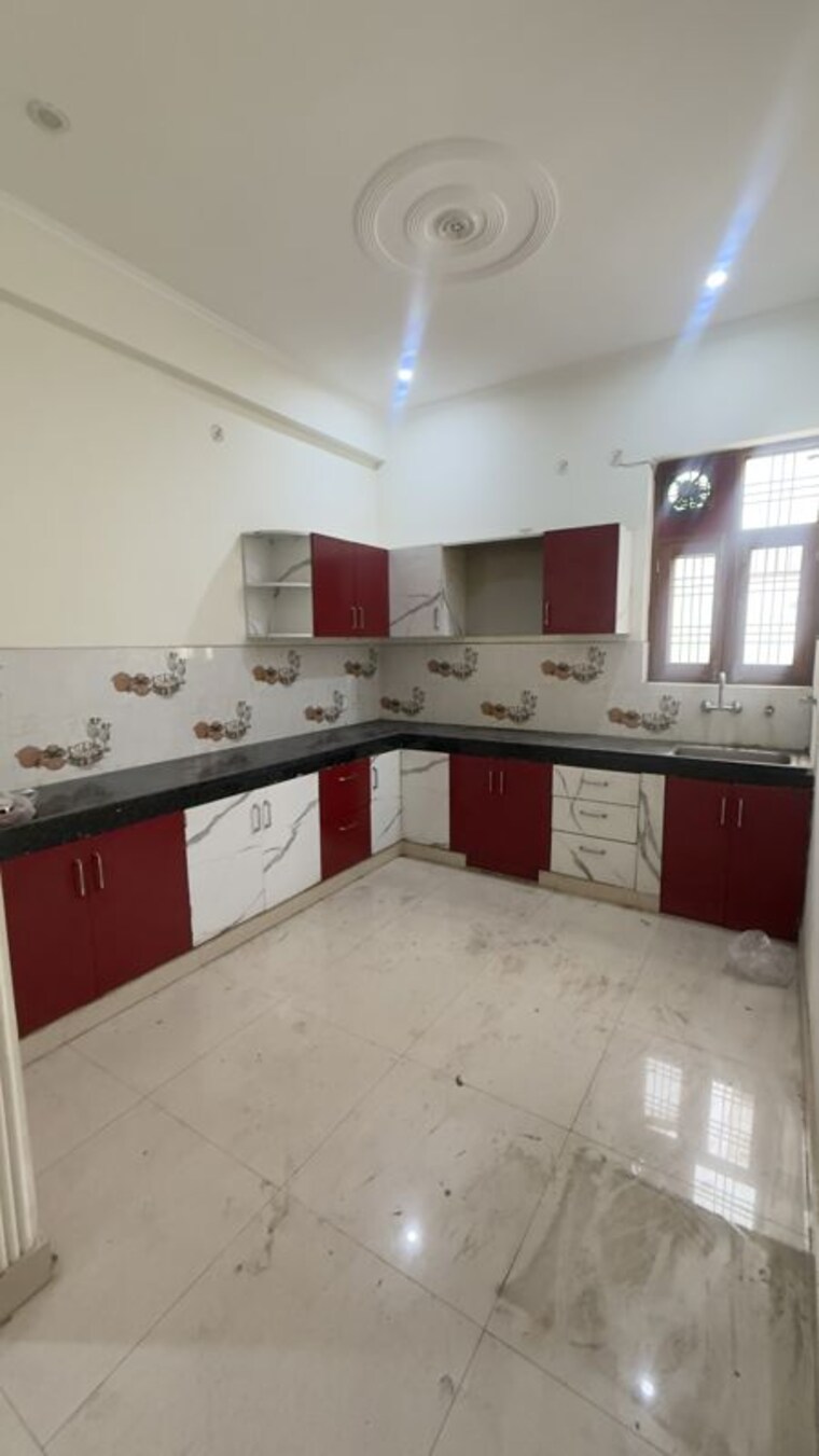 Kitchen, dlf-my-pad 3.5 Bedroom 32000 Sq.Ft. Independent House In Gomti Nagar Lucknow 10345574
