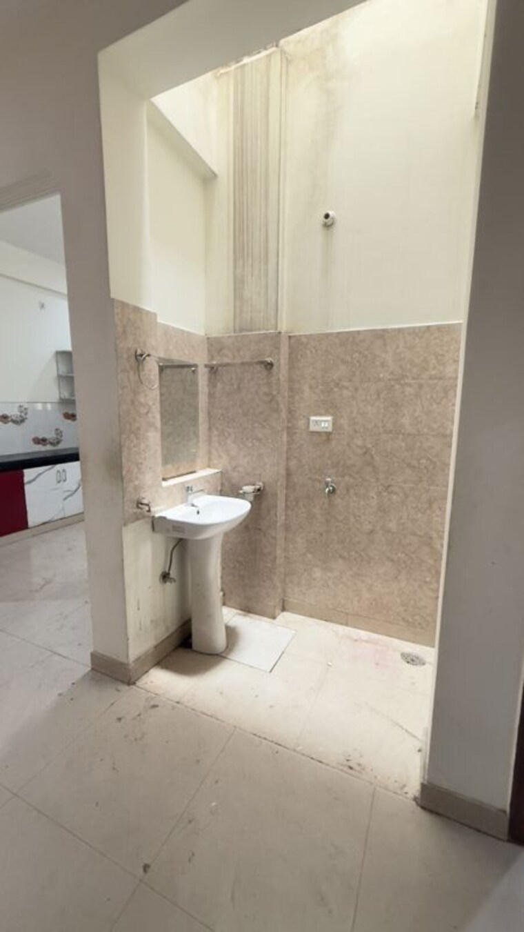 Bathroom, dlf-my-pad 3.5 Bedroom 32000 Sq.Ft. Independent House In Gomti Nagar Lucknow 10345574