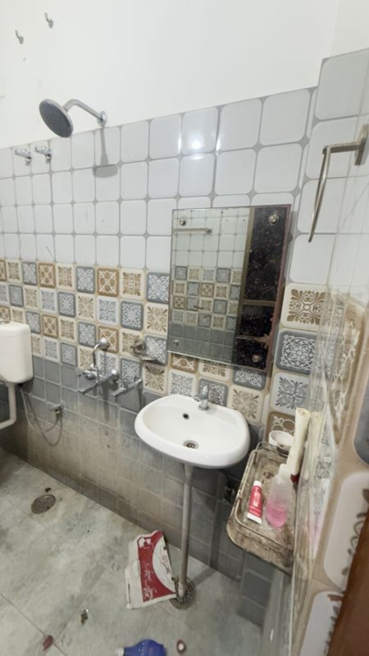 Bathroom, dlf-my-pad 3.5 Bedroom 32000 Sq.Ft. Independent House In Gomti Nagar Lucknow 10345574