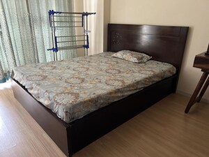 Bedroom in 3 BHK Apartment at DLF The Skycourt, Sector 86 – for Rent