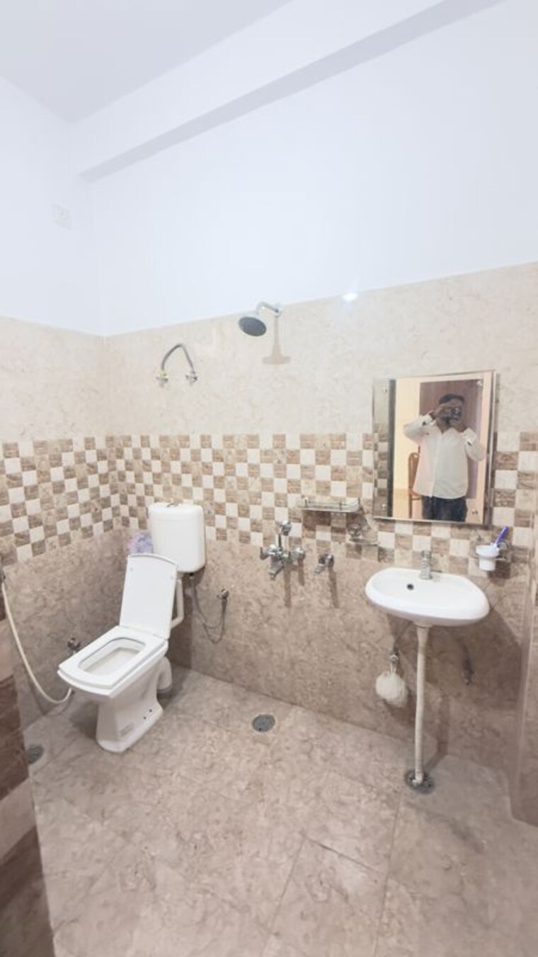 Bathroom, alaknanda-apartment-gomti-nagar 2 Bedroom 32000 Sq.Ft. Independent House In Gomti Nagar Lucknow 10345584