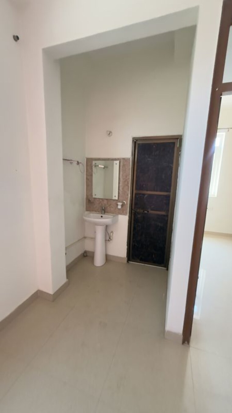 Bathroom, alaknanda-apartment-gomti-nagar 2 Bedroom 32000 Sq.Ft. Independent House In Gomti Nagar Lucknow 10345584