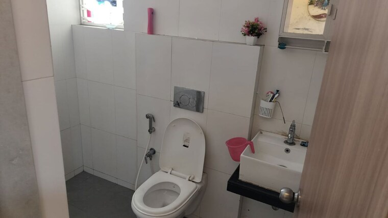 Bathroom, godrej-emerald 2 Bedroom 455 Sq.Ft. Apartment In Ghodbunder Road Thane 10345656
