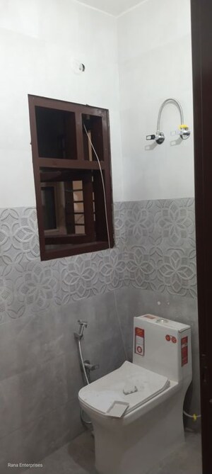 Furnished Amenities in 2 BHK Apartment at Dharam Colony – for Rent