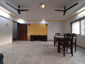 Room in 3 BHK Apartment at Goregaon East – for Rent