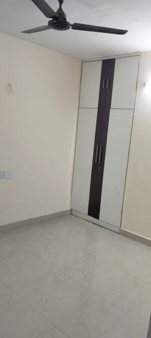 Room in 3.5 BHK Apartment at Alaknanda Apartment Gomti Nagar, Gomti Nagar – for Rent