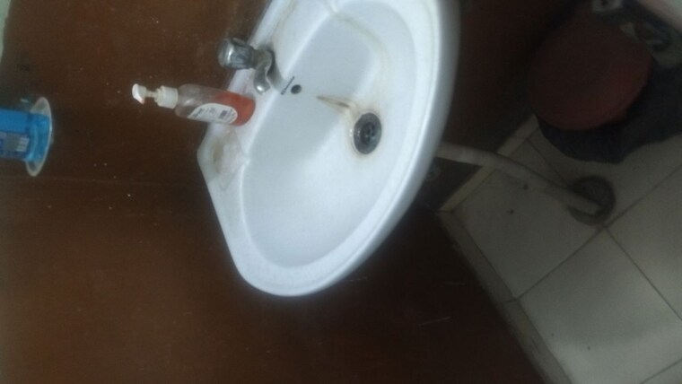 Bathroom, arun-vihar-sector-37 1 Bedroom 500 Sq.Ft. Apartment In Sector 37 Noida 10345740