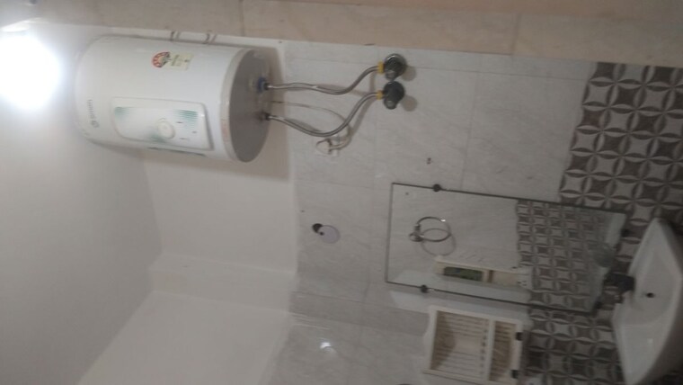 Bathroom, arun-vihar-sector-37 1 Bedroom 500 Sq.Ft. Apartment In Sector 37 Noida 10345740