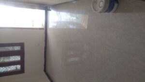 Room in 1 BHK Apartment at Arun Vihar Sector 37, Sector 37 – for Rent