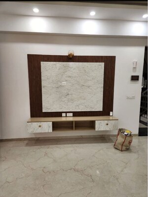 Room in 2.5 BHK Builder Floor at Smart World Orchard, Sector 61 – for Rent