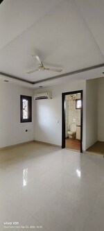3 BHK + Pooja Room,Servant Room 255 Sq.Yd. Builder Floor in Pamposh Enclave