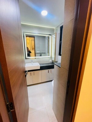 Kitchen in 2.5 BHK Builder Floor at Smart World Orchard, Sector 61 – for Rent