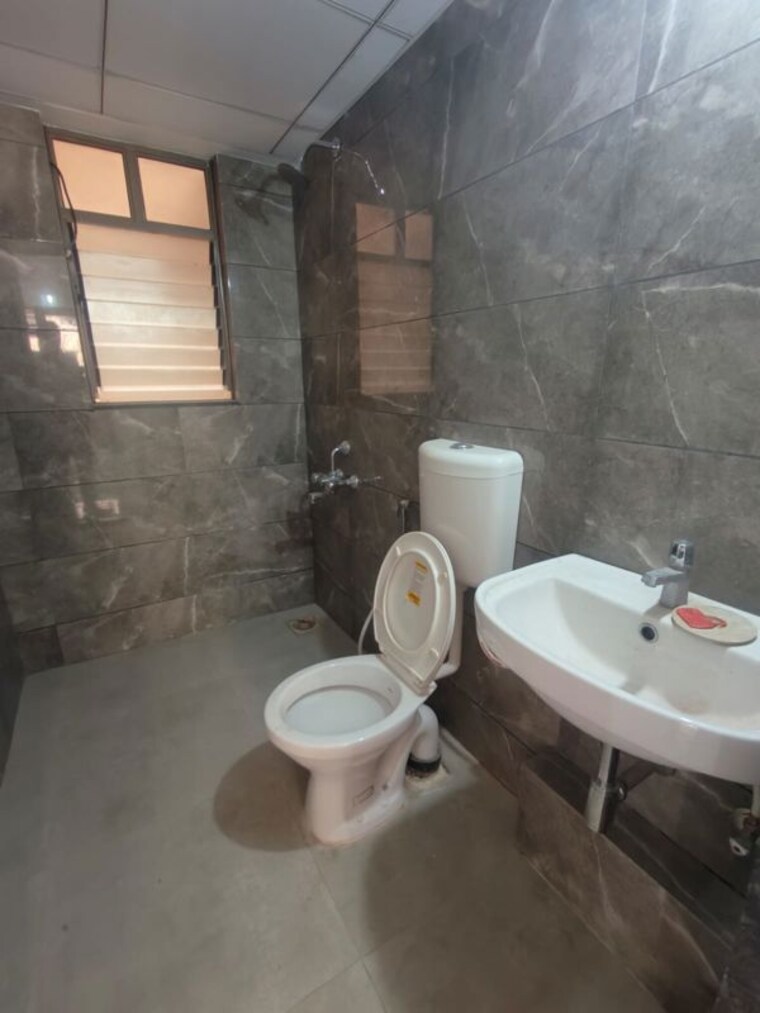 Bathroom, ganga-new-town 3 Bedroom 1300 Sq.Ft. Apartment In Dhanori Pune 10345833