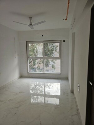 Room in 3 BHK Apartment at Ekta Eminente Phase II, Khar West – for Rent