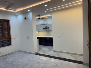 Room in 3 BHK Apartment at Nizamuddin East – for Rent