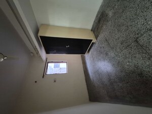 Furnished Amenities in 3 BHK Apartment at Mayur Vihar – for Rent