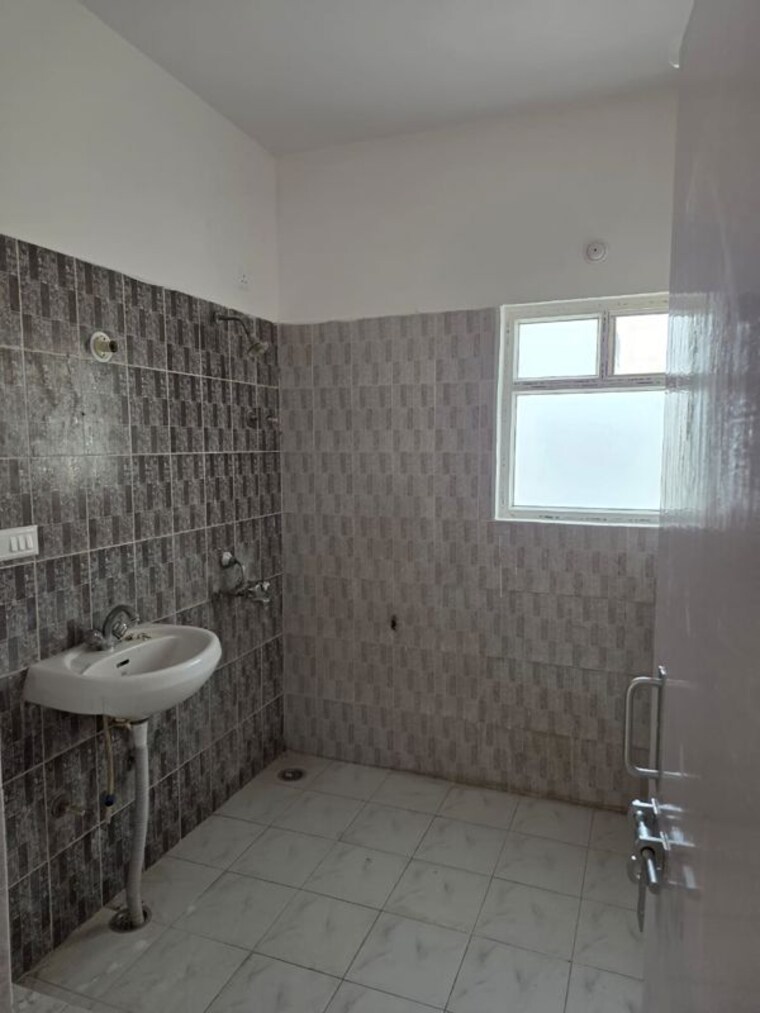 Bathroom, vanasthali-apartments 2 Bedroom 1500 Sq.Ft. Apartment In Gomti Nagar Lucknow 10345904